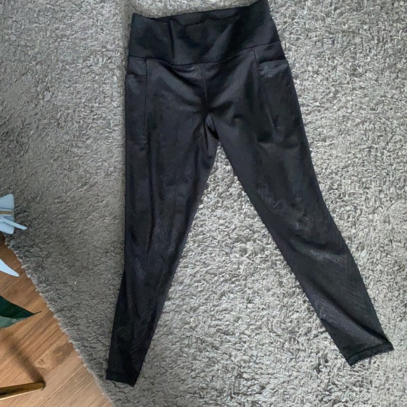 Athleta Snake Skin Leggings 7/8th - Picture 4 of 4